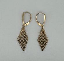 Load image into Gallery viewer, Kite Shaped Mesh Earrings